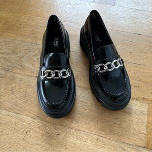 Brand new G.H.Bass black loafer with lug sole and silver chain